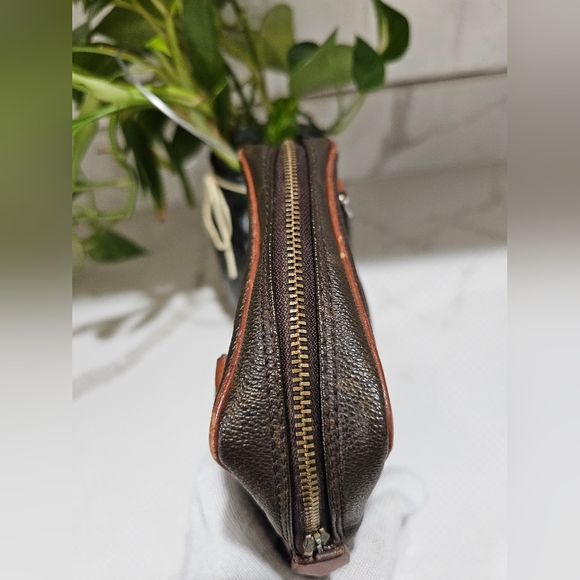 Louis Vuitton Brown Monogram Messenger Bag - Picture 3 of 11